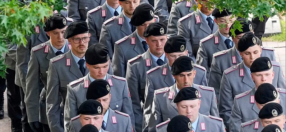 germany-inches-close-to-agreement-on-contentious-military-service-but-questions-remain