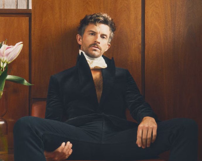 jonathan-bailey-says-‘brokeback-mountain’-sparked-his-queer-awakening