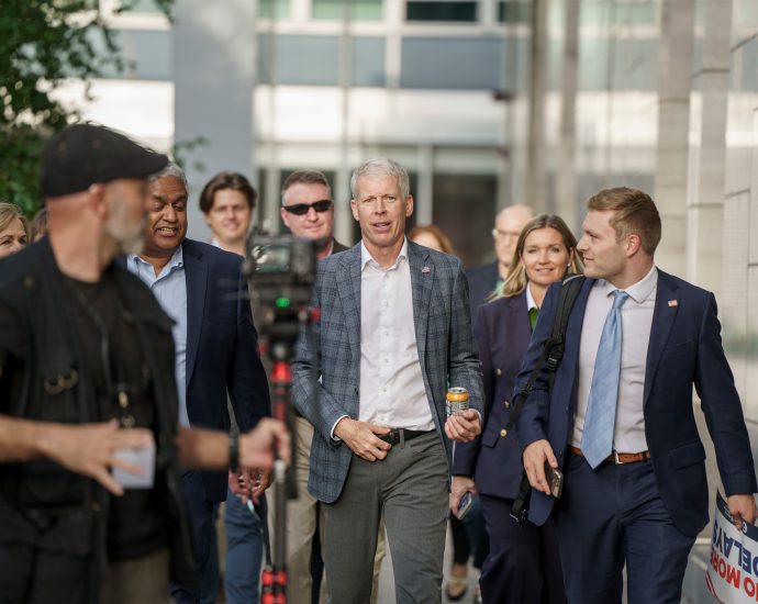 secretary-of-energy-chris-wright-’85-visits-mit