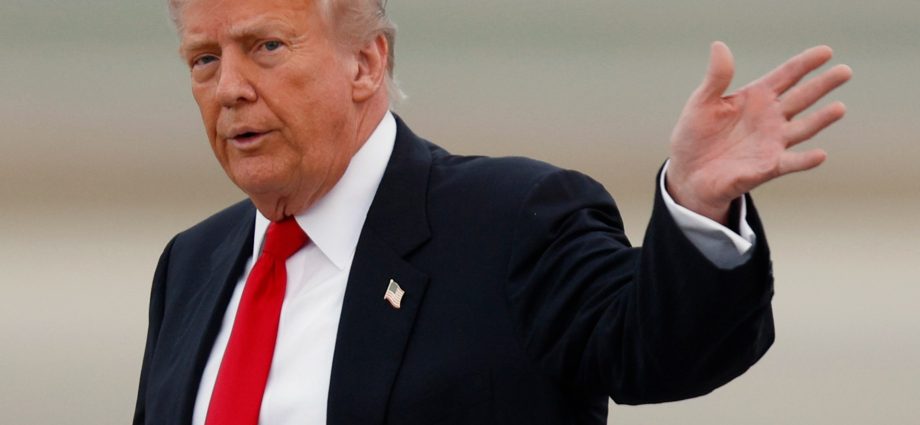 white-house-explores-$2,000-tariff-dividend;-budget-experts-are-sceptical