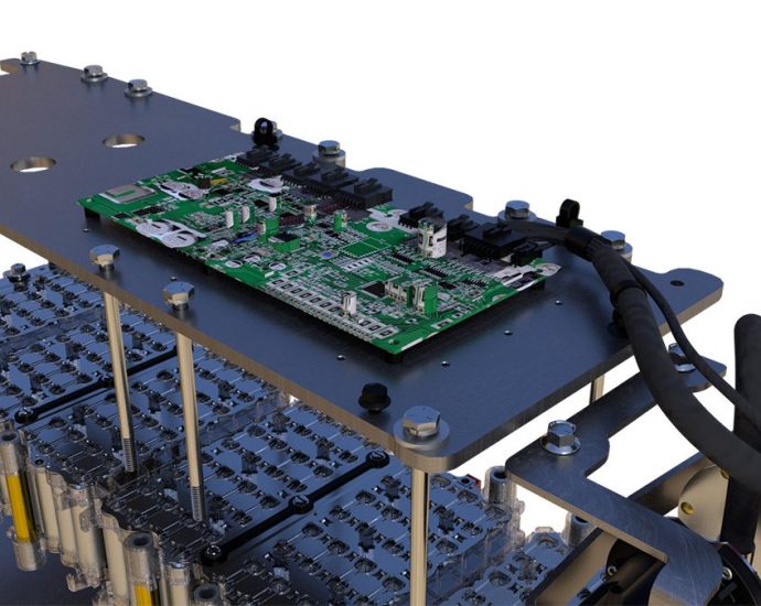 briggs-&-stratton’s-vanguard-battery-powers-firstgreen’s-miniz-electric-loader