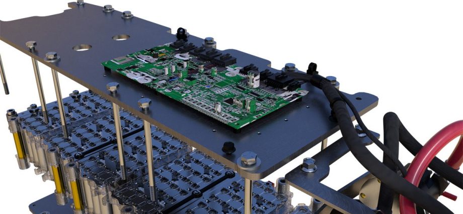 briggs-&-stratton’s-vanguard-battery-powers-firstgreen’s-miniz-electric-loader