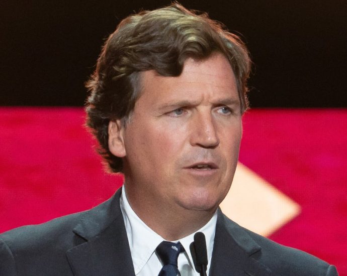 critics-rip-tucker-carlson’s-latest-conspiracy-talk:-‘insulting-to-even-basic-intelligence’