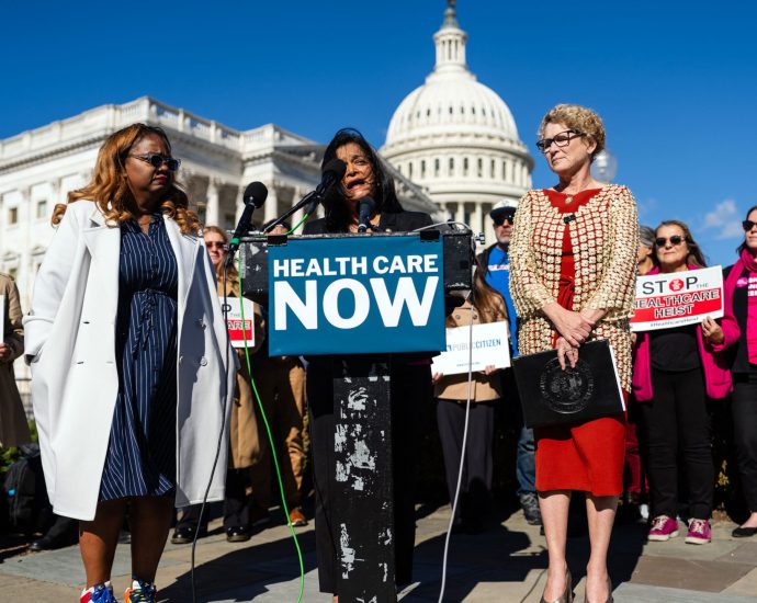 should-the-us-fund-health-insurance-or-leave-it-to-the-market?