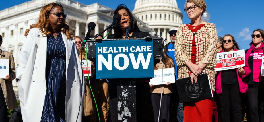 should-the-us-fund-health-insurance-or-leave-it-to-the-market?