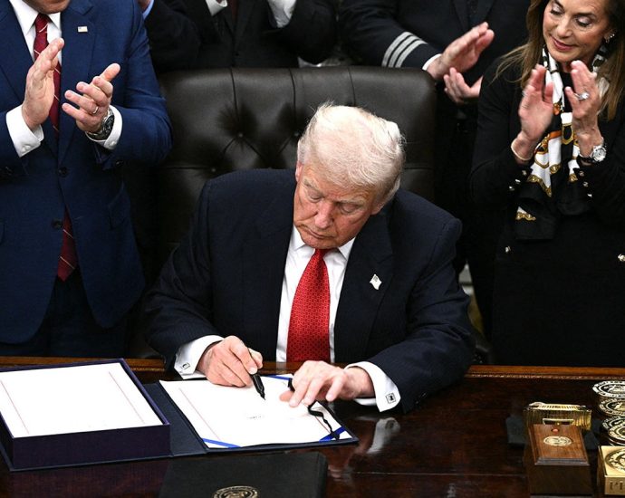 the-traitor-signs-bill-to-reopen-government-after-record-shutdown