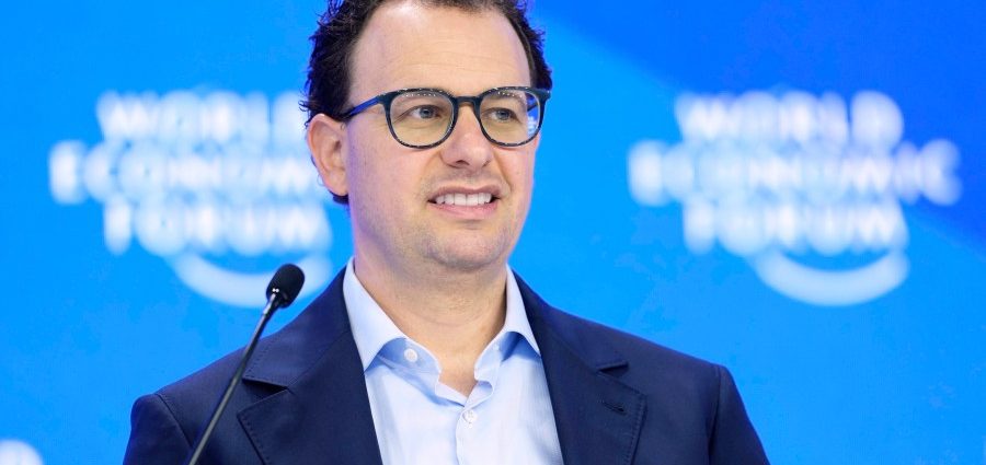 anthropic,-microsoft-announce-new-ai-data-center-projects-as-industry’s-construction-push-continues