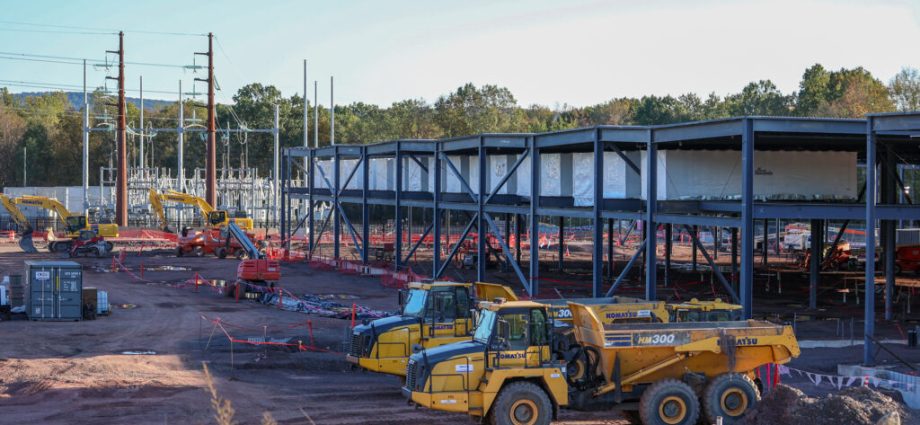 a-new-unifying-issue:-just-about-everyone-hates-data-centers