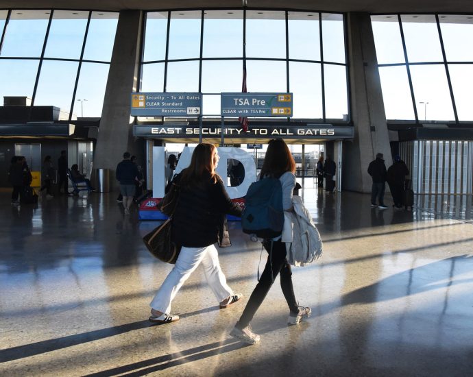 what’s-next-for-airlines-and-flight-schedules-now-that-the-government-is-reopened