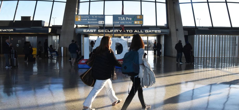 what’s-next-for-airlines-and-flight-schedules-now-that-the-government-is-reopened