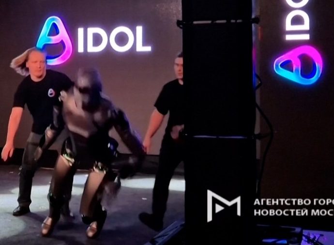 russian-ai-robot-falls-onstage-during-debut
