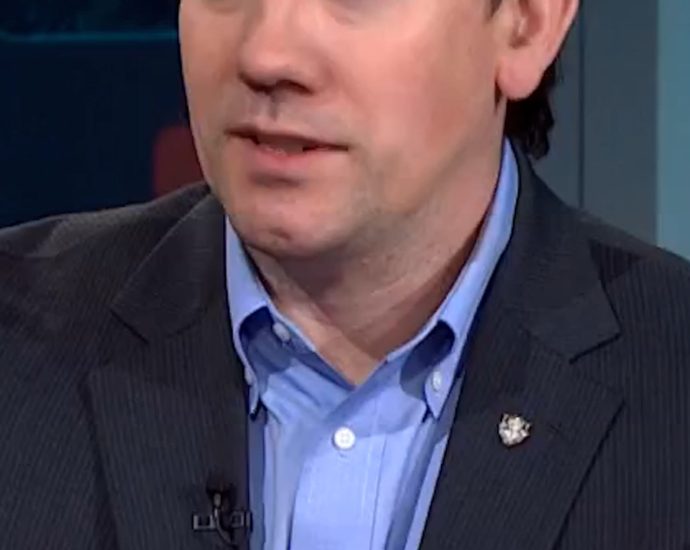 man-behind-viral-jonas-brothers-resume-speaks-out