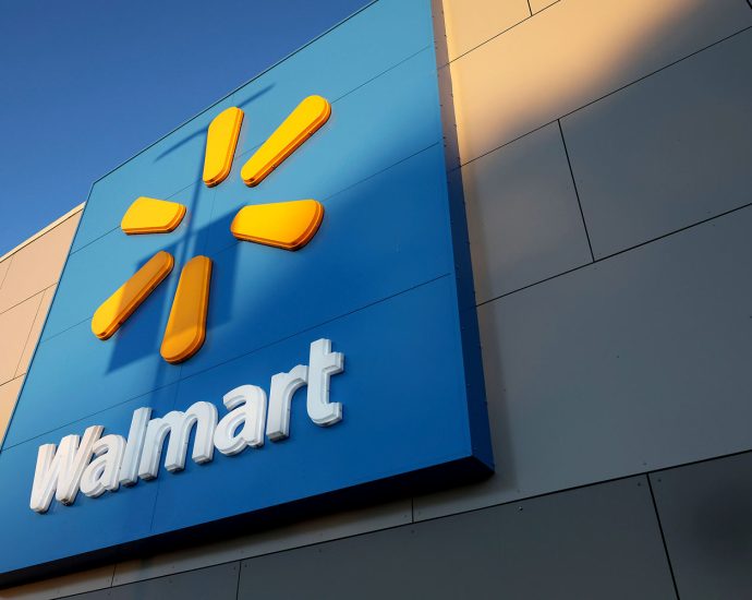 walmart-ceo-to-step-down-in-january
