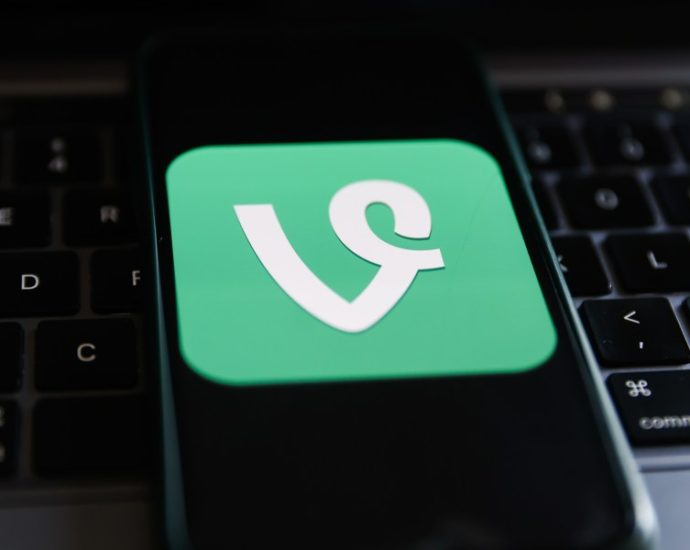 twitter-founder-jack-dorsey-announces-vine-reboot-app,-divine