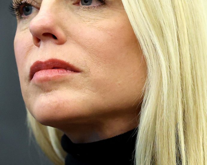 bondi-investigating-epstein’s-prominent-relationships