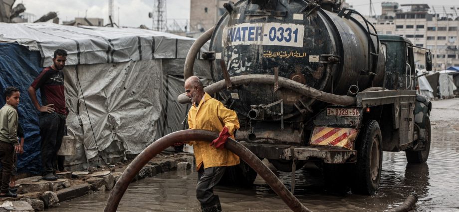 displaced-palestinian-families-suffer-as-heavy-rains-flood-gaza-tent-camps
