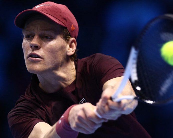 jannik-sinner-defeats-ben-shelton-at-atp-finals-ahead-of-semifinals