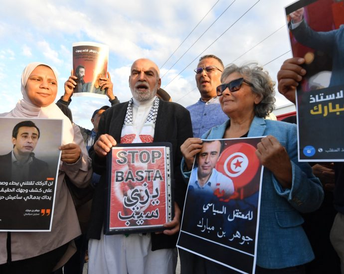 jailed-tunisian-opposition-figure-hospitalised-amid-hunger-strike:-family