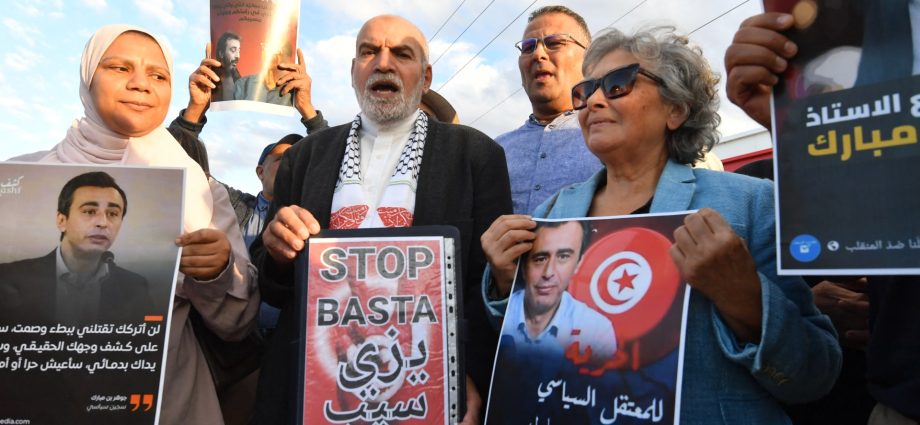 jailed-tunisian-opposition-figure-hospitalised-amid-hunger-strike:-family