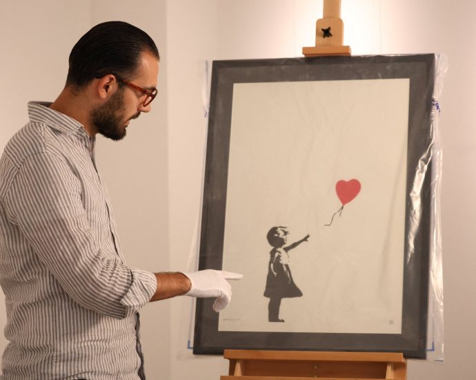 man-jailed-for-‘smash-and-grab’-theft-of-banksy’s-girl-with-balloon-print
