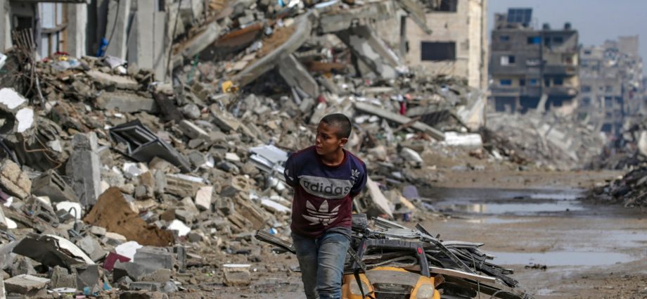 live:-israel-closely-coordinated-gaza-families’-mystery-transit-to-s-africa