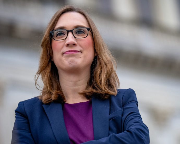 sarah-mcbride-says-democrats-can-win-again-only-if-they-embrace-the-‘bisexual-big-tent’