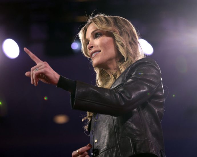 megyn-kelly-minimizes-epstein’s-abuse-and-faces-backlash