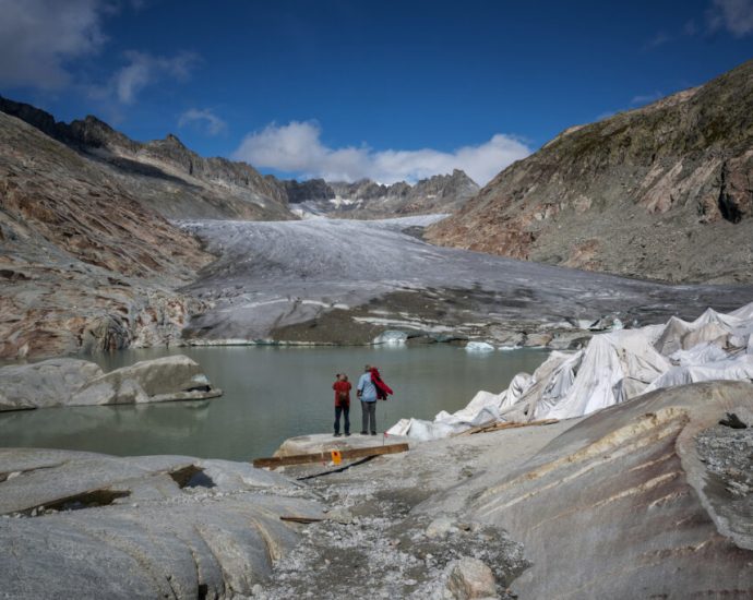 as-glaciers-melt,-the-earth’s-cryosphere-is-on-thin-ice