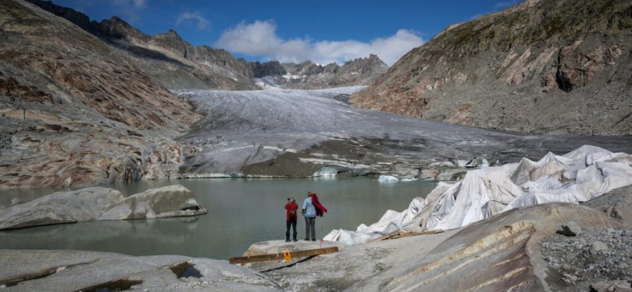 as-glaciers-melt,-the-earth’s-cryosphere-is-on-thin-ice