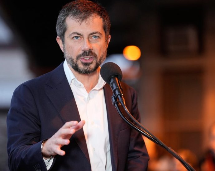 pete-buttigieg-has-blunt-take-on-whether-jd-vance-is-a-fascist