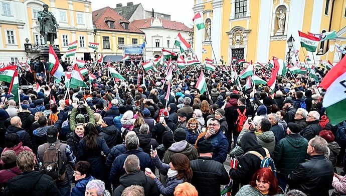 orban-and-opposition-rival-stage-rallies-in-gyor-as-hungary-gears-up-for-next-year’s-elections