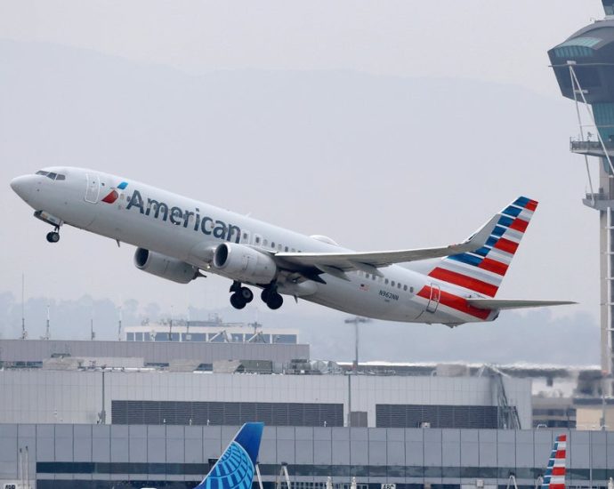 faa-says-it-plans-to-restore-some-flights-after-shutdown-strain