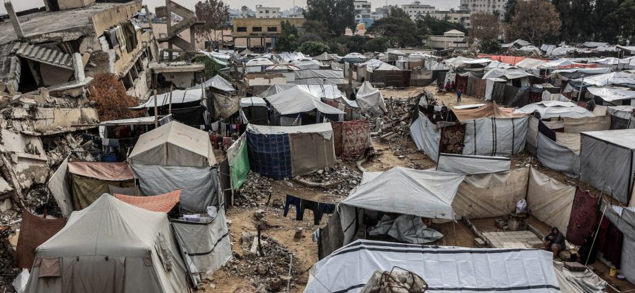 live:-israeli-air-attacks-across-gaza;-deadly-west-bank-raids-continue