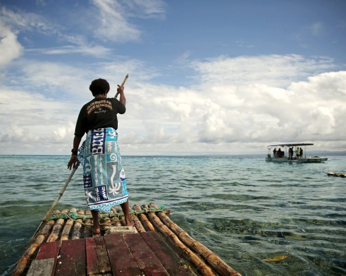 the-oyster-farmers-battling-climate-change-in-fiji’s-troubled-seas