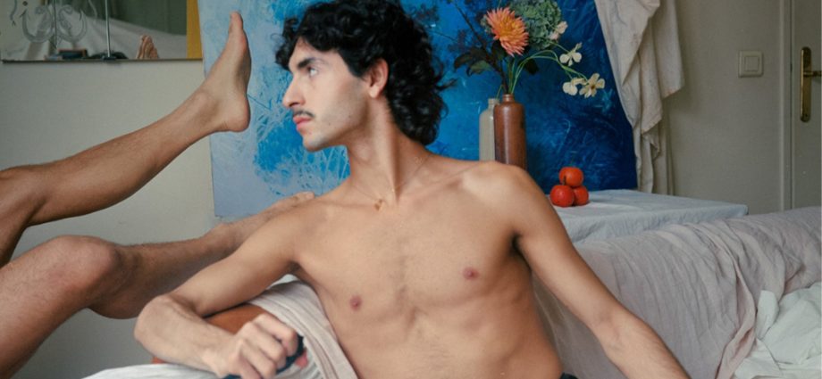 15-shots-of-parisian-men-who-left-their-clothes-at-home