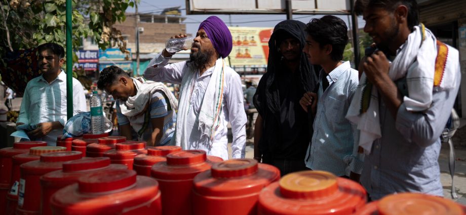 how-many-people-die-in-india-from-hot-weather?-nobody-really-knows.