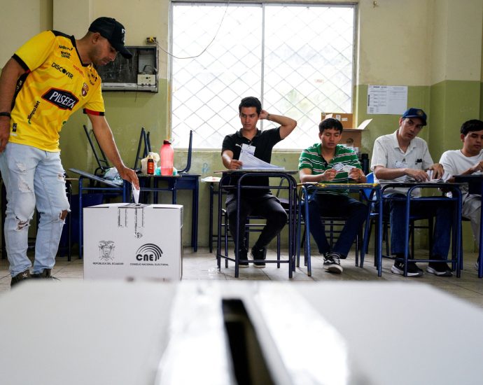 ecuador-votes-on-return-of-us-military-bases-to-tackle-drug-violence