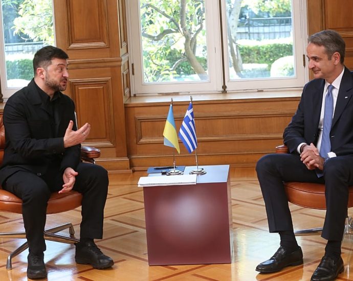 zelenskyy-signs-lng-deal-with-greece,-the-first-eu-country-to-adopt-us-energy-agenda