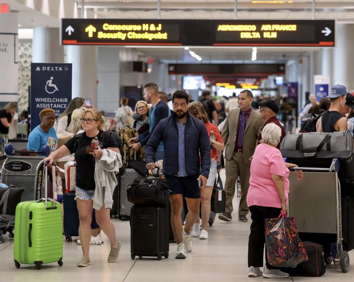 faa-will-lift-emergency-flight-reductions-monday