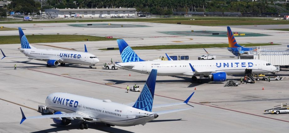 us-flights-to-return-to-normal-after-aviation-authority-lifts-restrictions