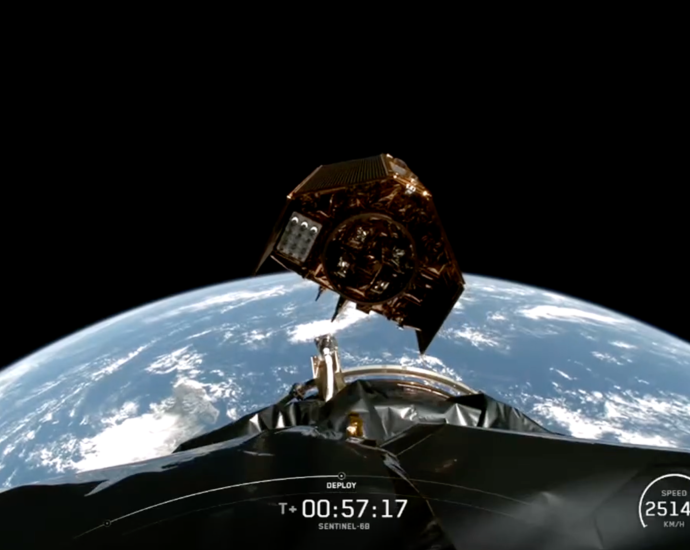 sea-level-monitoring-satellite-flying-solo