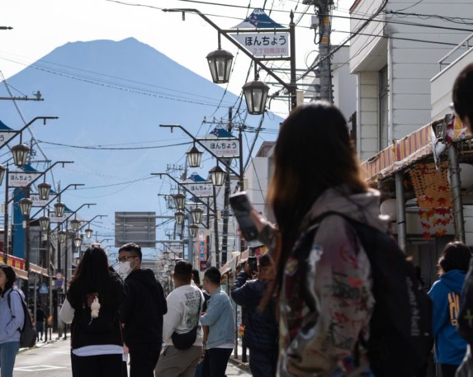 japan’s-tourism-linked-stocks-plunge-amid-spat-with-china