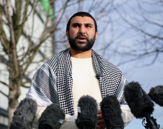 ‘from-the-movies’:-sami-hamdi-details-‘aggressive’-ice-detention