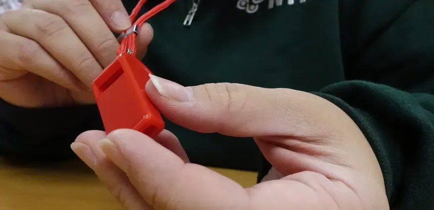 as-ice-street-raids-ramp-up,-new-yorkers-stock-up-on-whistles