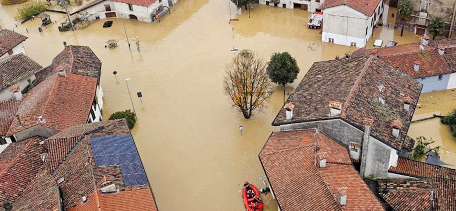 two-missing-after-mudslides-rip-through-northern-italy