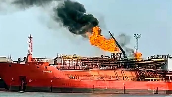 russian-strike-hits-turkish-lng-tanker-in-odesa-prompting-evacuation-of-villages-in-romania