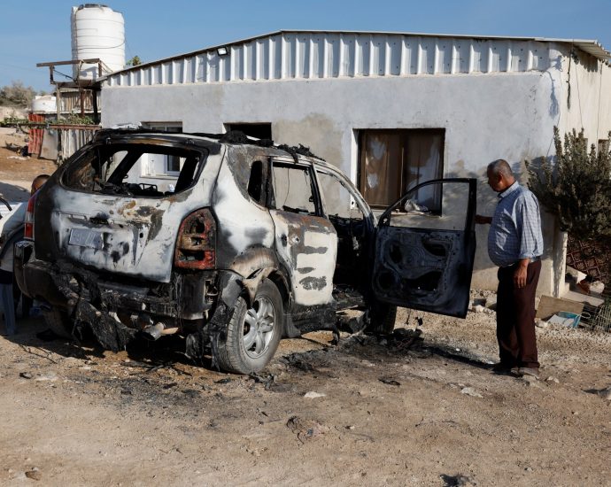 israeli-settlers-torch-homes-and-vehicles-in-palestinian-west-bank-villages