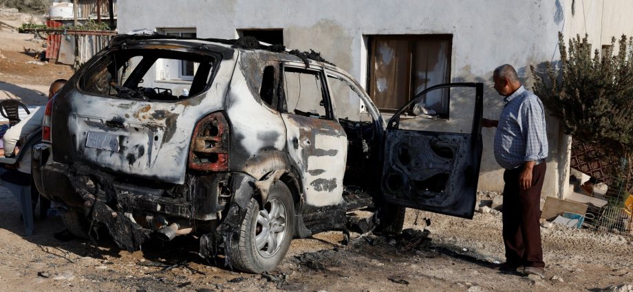 israeli-settlers-torch-homes-and-vehicles-in-palestinian-west-bank-villages
