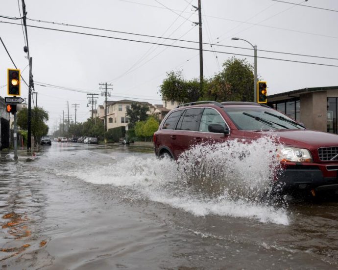 santa-barbara-hit-hard-by-storms:-record-rainfall,-flooded-streets,-moisture-from-hawaii
