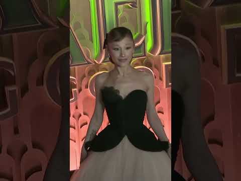 ariana-grande-quiets-photographers-at-ny-‘wicked:-for-good’-premiere
